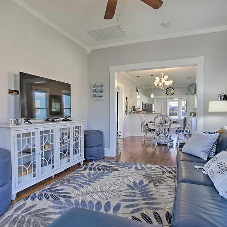 Cozy Beach Bungalow Near Galveston Seawall And Pier Exterior photo