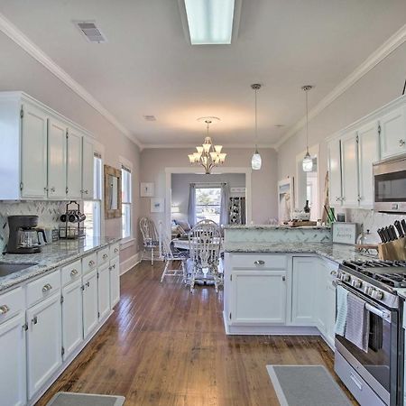 Cozy Beach Bungalow Near Galveston Seawall And Pier Exterior photo